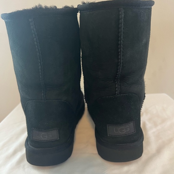 SOLD! UGG Classic Short II Women's Size US 9 Black Sheepskin Ankle Boots 1016223 - Picture 7 of 9